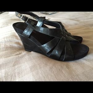 Black wedge